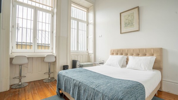 Bügeleisen/Bügelbrett, kostenloses WLAN, Bettwäsche