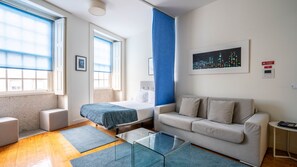 Ferros/tábuas de passar roupa, Wi-Fi de cortesia, roupa de cama