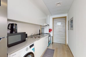 Kühlschrank, Mikrowelle, Ofen, Herdplatte