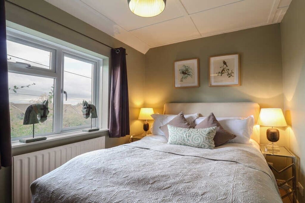 4 slaapkamers, een bureau, een strijkplank/strijkijzer, reisbedje