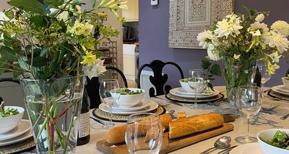 King Arthurâs Rest- Charming Eco Home, Garden & Hot Tub. Sleeps 10. Pet friendly