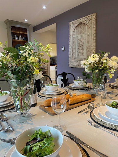 King Arthur’s Rest - Country House, Garden & Hot Tub. Sleeps 10. Pet friendly!!