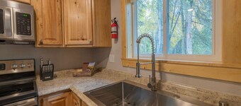 Wilderness Escape 2 bedroom 1 bath 4 guests