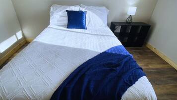 3 bedrooms, desk, travel crib, WiFi