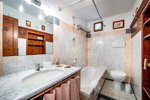 Appartement, balcon, vue jardin | Salle de bain