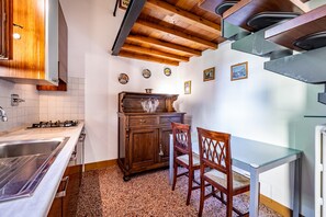 Apartment, Balcony, Garden View | Private kitchen | Fridge, oven, stovetop, espresso maker - YiD Laura (Florence)