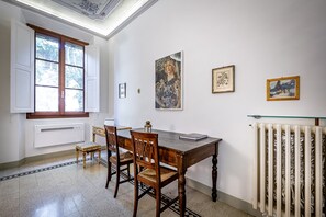 1 chambre, fer et planche à repasser, lit parapluie, Wi-Fi gratuit