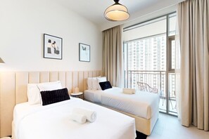 Iron/ironing board, WiFi, bed sheets - Premium Modern 2BR with Comfort | Creek Harbor (Creek Harbour)