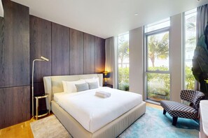 2 bedrooms, desk, iron/ironing board, WiFi