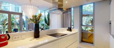 Refrigerador, microondas, horno, placa de cocina