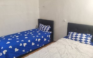 1 slaapkamer, een strijkplank/strijkijzer, reisbedje, gratis wifi