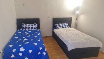 1 soverom, strykejern/-brett, reiseseng for barn og wi-fi