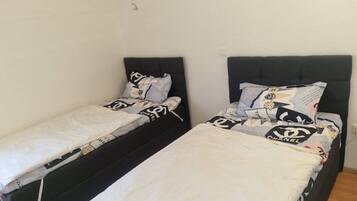 1 soverom, strykejern/-brett, reiseseng for barn og wi-fi