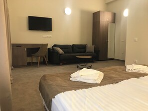 Familiekamer | Een bureau, een laptopwerkplek, gratis wifi, beddengoed