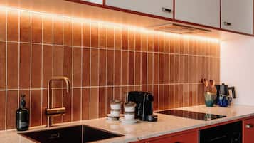 Standard Studio | Private kitchen | Coffee/tea maker, electric kettle