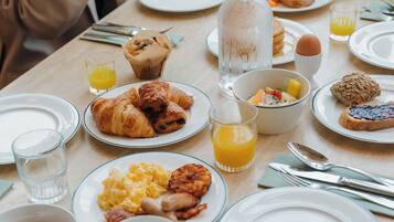 Dagelijks ontbijtbuffet (EUR 25 per persoon)