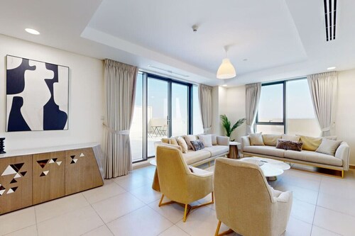 Tranquil 3BR Villa | Skyline & Lush Green Views