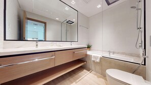 Articles de toilette gratuits, sèche-cheveux, papier toilette