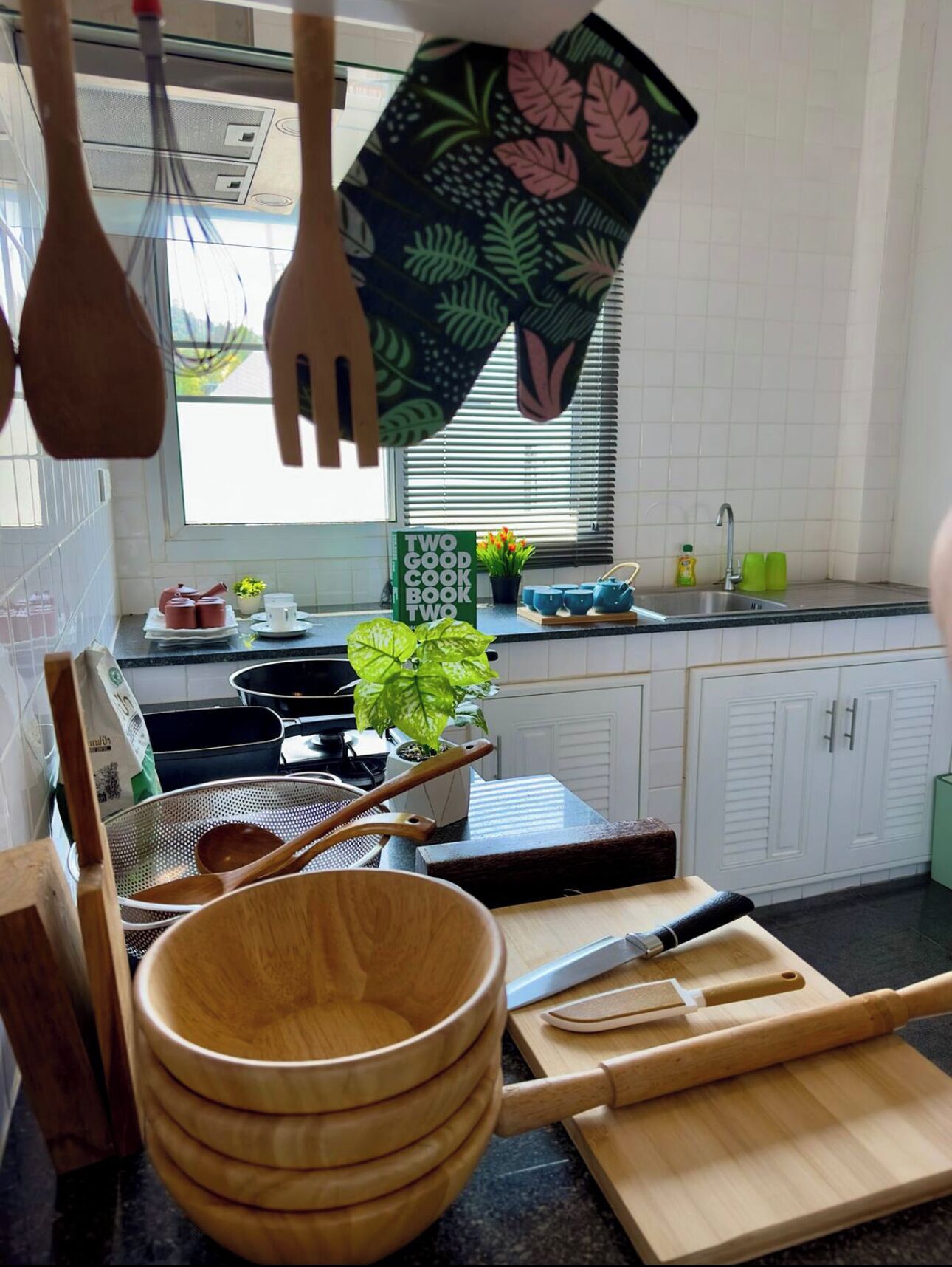 冷蔵庫、電子レンジ、電気ポット、香辛料