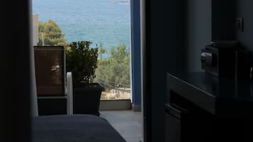 Deluxe Room, 1 King Bed, Sea View | Balcony view