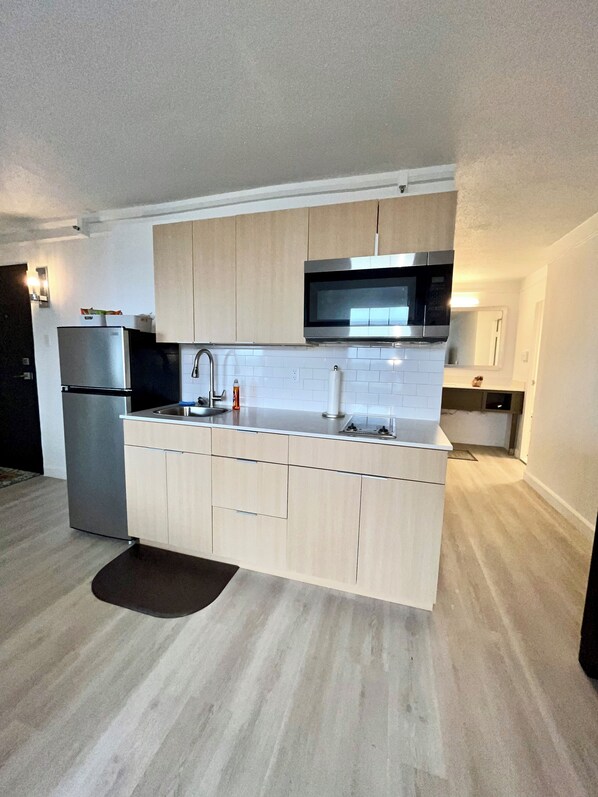 Fridge, microwave, stovetop, coffee/tea maker