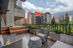 Property grounds - Elevated Living: Balcony, AC - Morph 702 (Medellín)