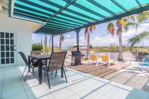 Outdoor dining - Beautiful Luxury Home in Seroe Colorado (San Nicolas)