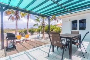 Outdoor dining - Beautiful Luxury Home in Seroe Colorado (San Nicolas)