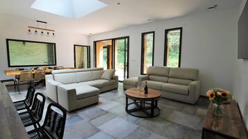 TV connectée, livres, chaßne hi-fi