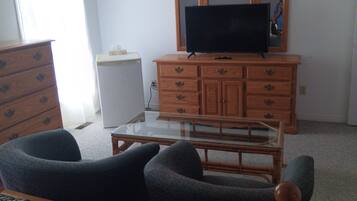 Family Triple Room, Multiple Beds, Non Smoking | Desk, iron/ironing board, free WiFi