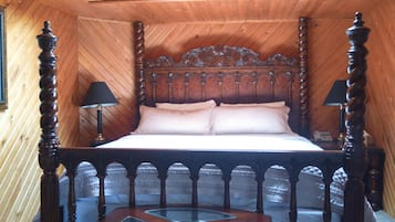 Comfort Studio Suite, 1 King Bed, Non Smoking | Desk, iron/ironing board, free WiFi