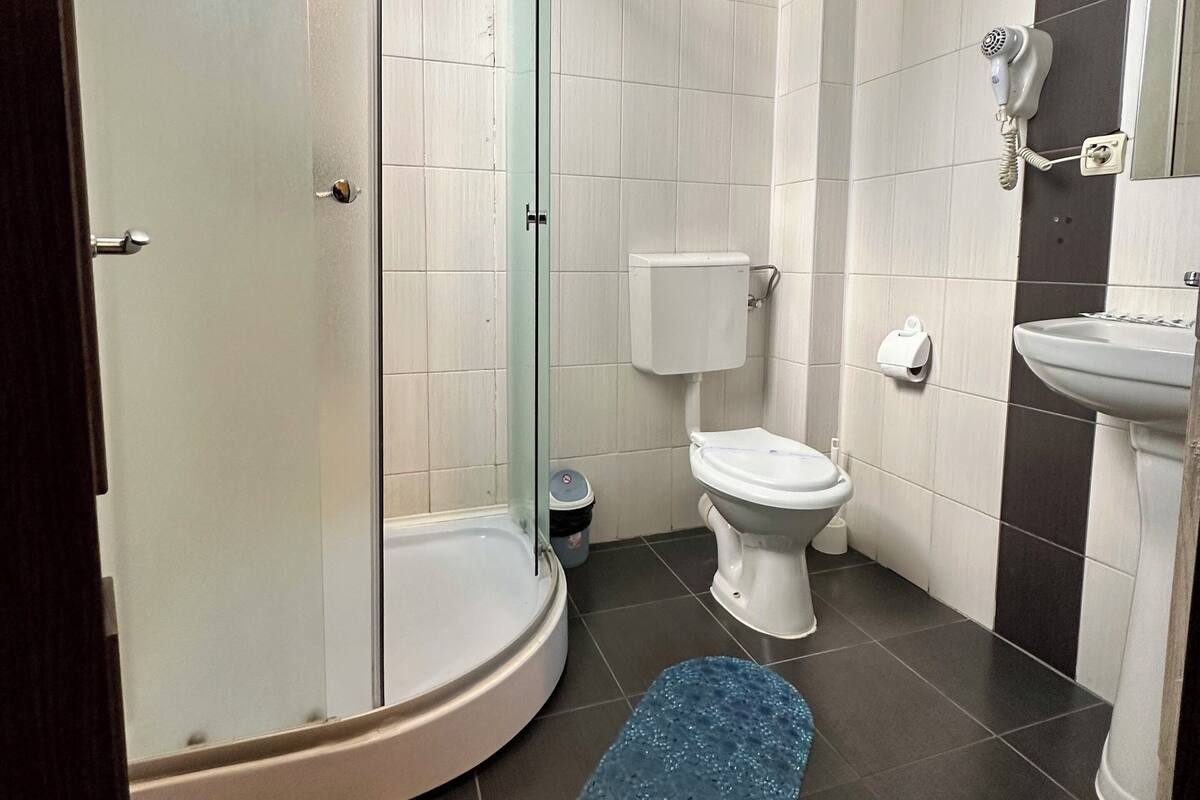 Habitación doble, vista a la ciudad | Baño