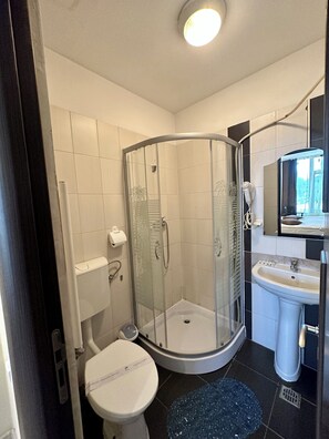Camera doppia, vista città | Bagno