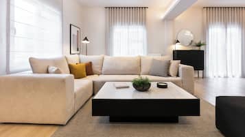 Luxury Apartment, 4 Bedrooms, Balcony, City View | Living area