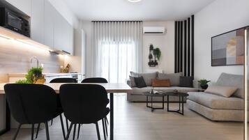 City Apartment, 2 Bedrooms, Balcony, City View | Living area