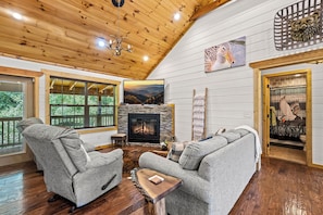 TV, fireplace - *Cozy 3BD Cottage w/ HOT TUB! Arcades + Near TOWN* (Sevierville)