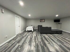 Smart TV - Spacious Apartment On Hwy 11 S (Includes all the amenities you need) (Cochrane)