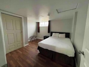 3 bedrooms, in-room safe, free WiFi, bed sheets