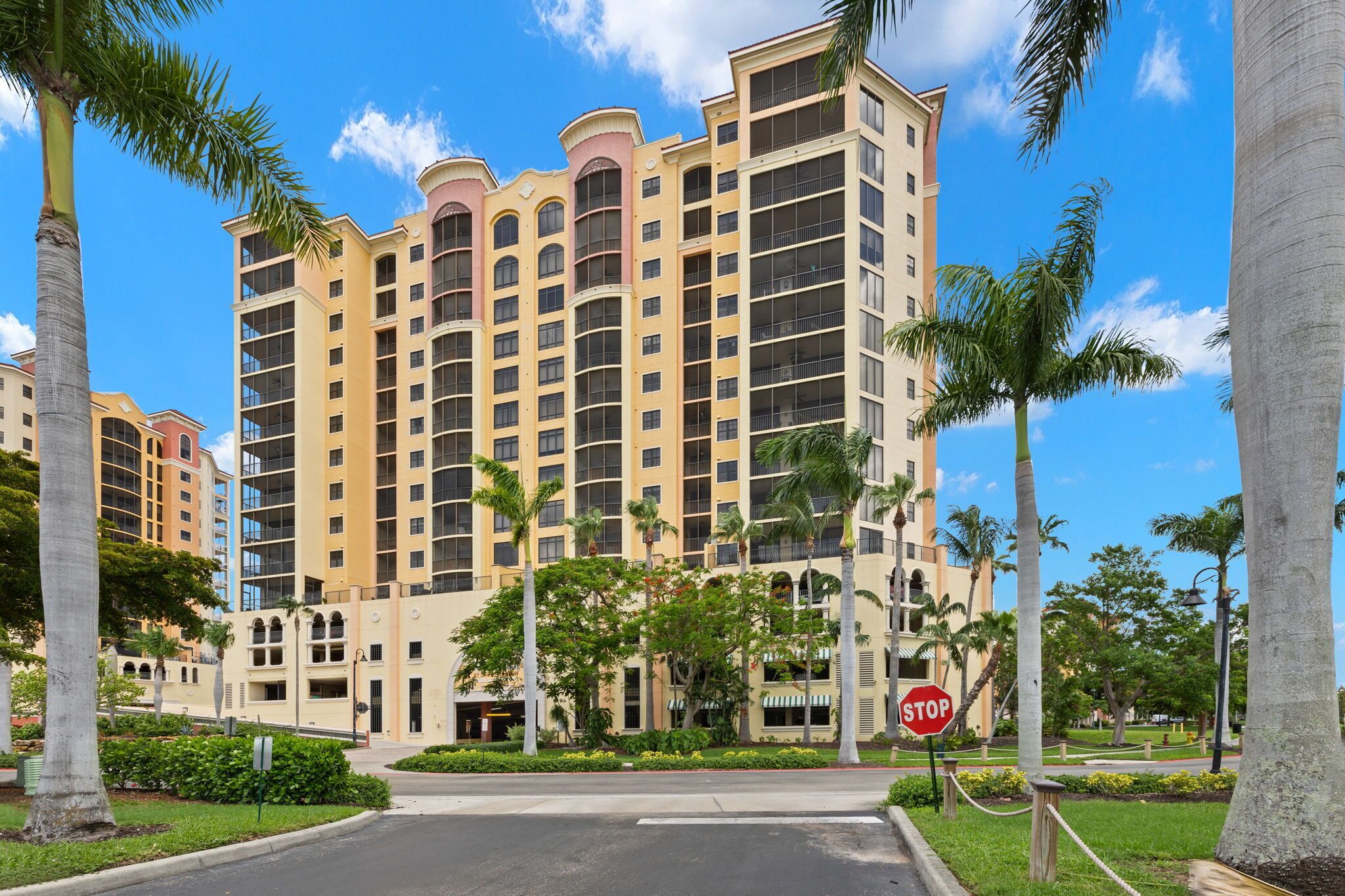 Beautiful SW Florida Get A Way Haven with shops and restaurants to walk to
