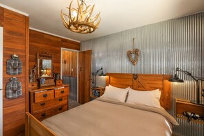 4 bedrooms, iron/ironing board, free WiFi, bed sheets