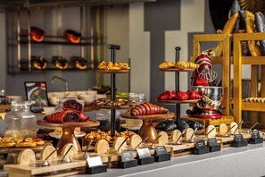 Tägliches Frühstücksbuffet gegen Gebühr