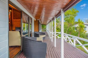 Terrace/patio - Greenhithe Hidden Gem with Sea Views and Parking (Auckland North Shore)