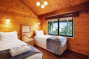 3 chambres, bureau, fer et planche à repasser, accès au Wi-Fi (inclus)