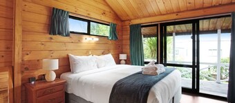 Greenhithe Hidden Gem with Sea Views and Parking