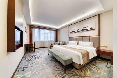 Hangzhou Huaxi Hotel (Yintai Department Store Linping Branch)