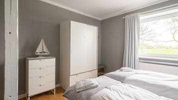 3 bedrooms, iron/ironing board, free WiFi, bed sheets