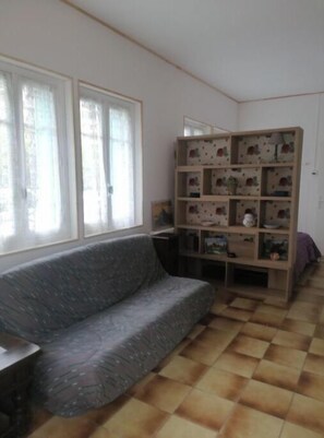 Living area - Whole house: accommodation - Empurany, France (Chemin de Chabrandon)