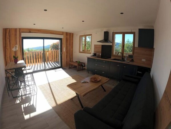 Living area - Whole house: accommodation - Empurany, France (Chemin de Chabrandon)