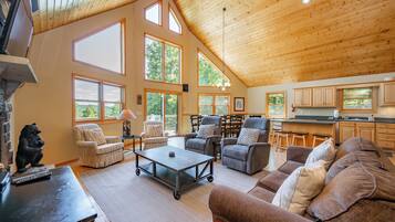 Smart TV, fireplace, stereo