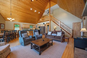 Smart TV, fireplace, stereo